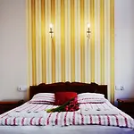 Puffa Lux Hostel *